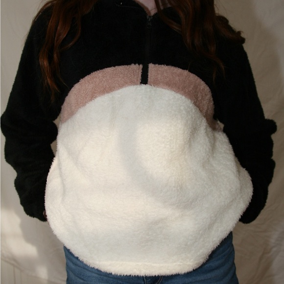 Fluffy Throwback RETRO Style Colsie Brand Half Zip Sweatshirt - Picture 3 of 3